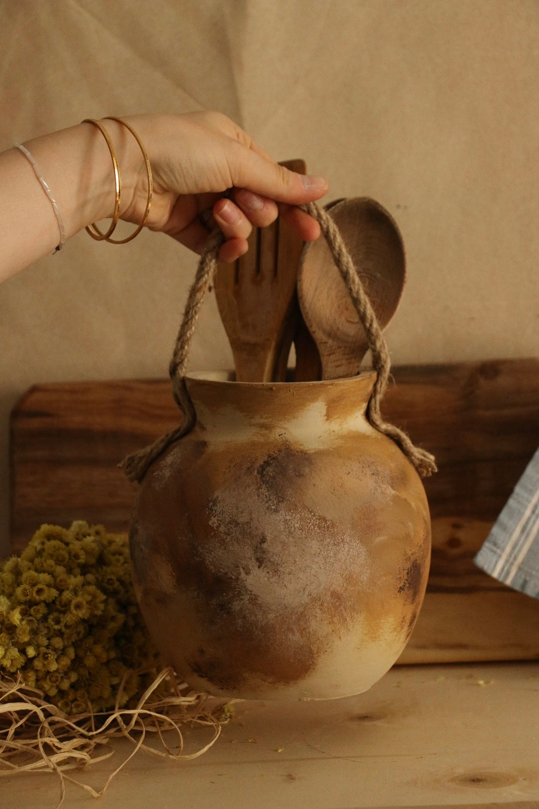 Hoyatap Dekoratif El Yapımı Halat Askılı Vintage Seramik Vazo / Kaşıklık