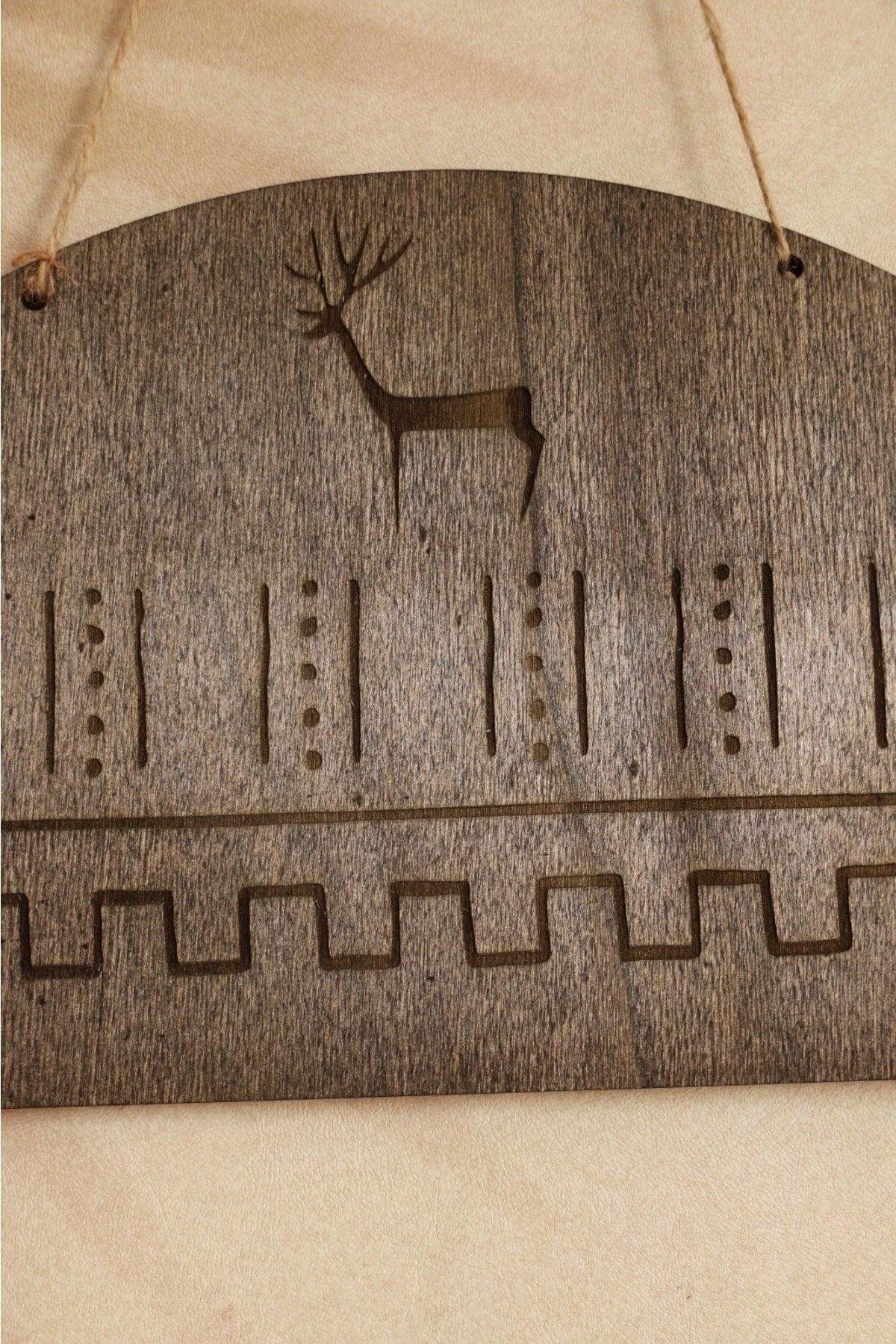 Hoyatap Dekoratif Ahşap Oyma Geyik Desenli Otantik Duvar Süsü