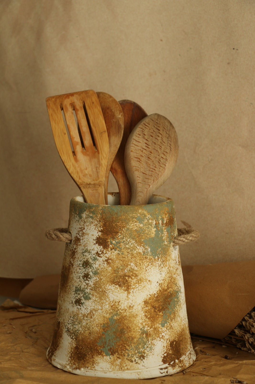 Eskitme Büyük Boy Hasır Kulp Detaylı El Yapımı Dekoratif Vazo & Kaşıklık