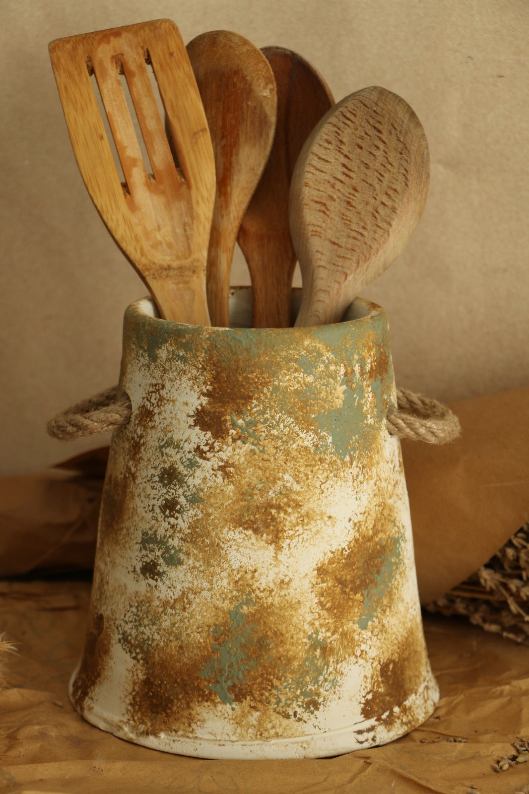 Eskitme Büyük Boy Hasır Kulp Detaylı El Yapımı Dekoratif Vazo & Kaşıklık