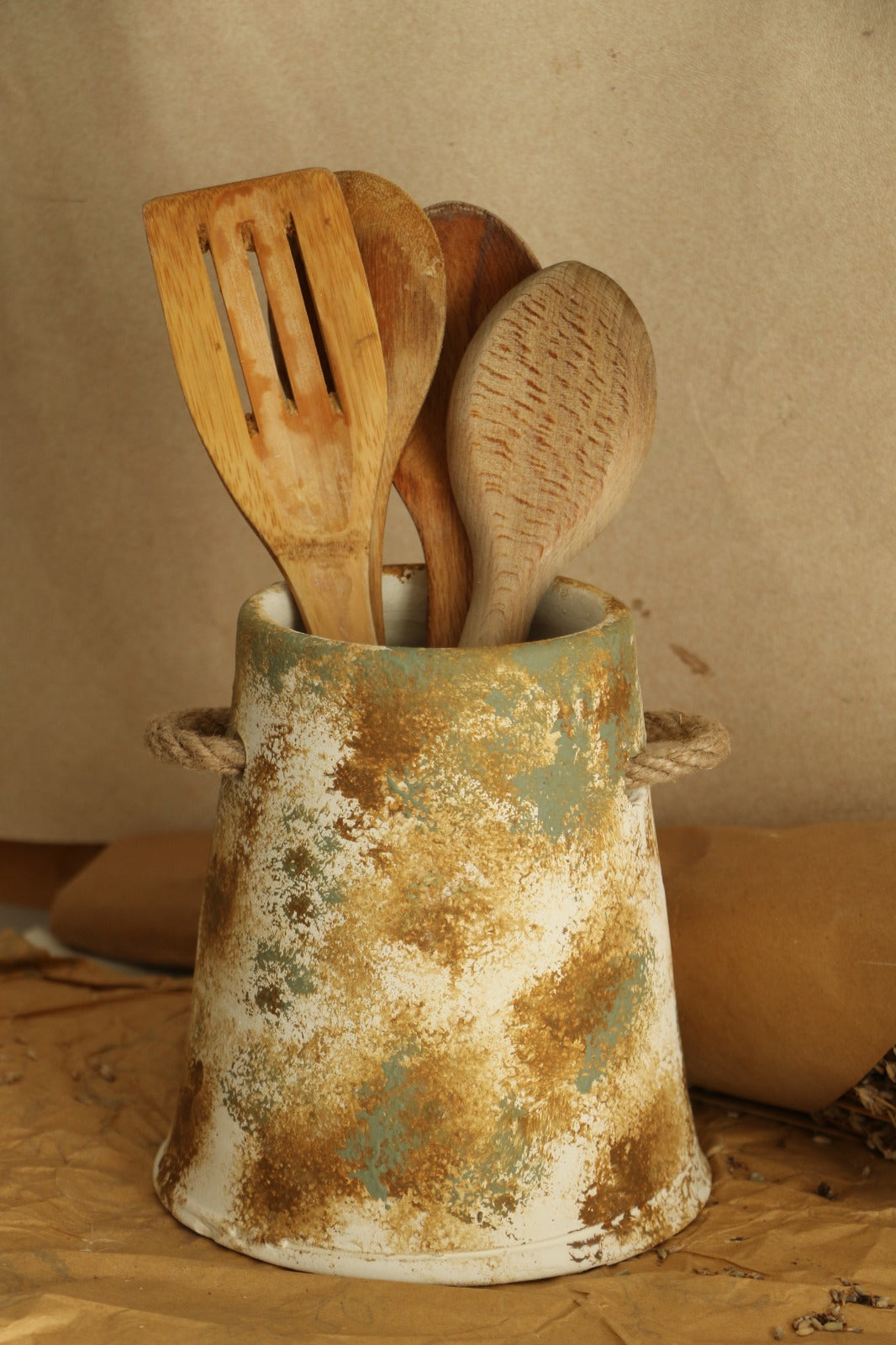 Eskitme Büyük Boy Hasır Kulp Detaylı El Yapımı Dekoratif Vazo & Kaşıklık