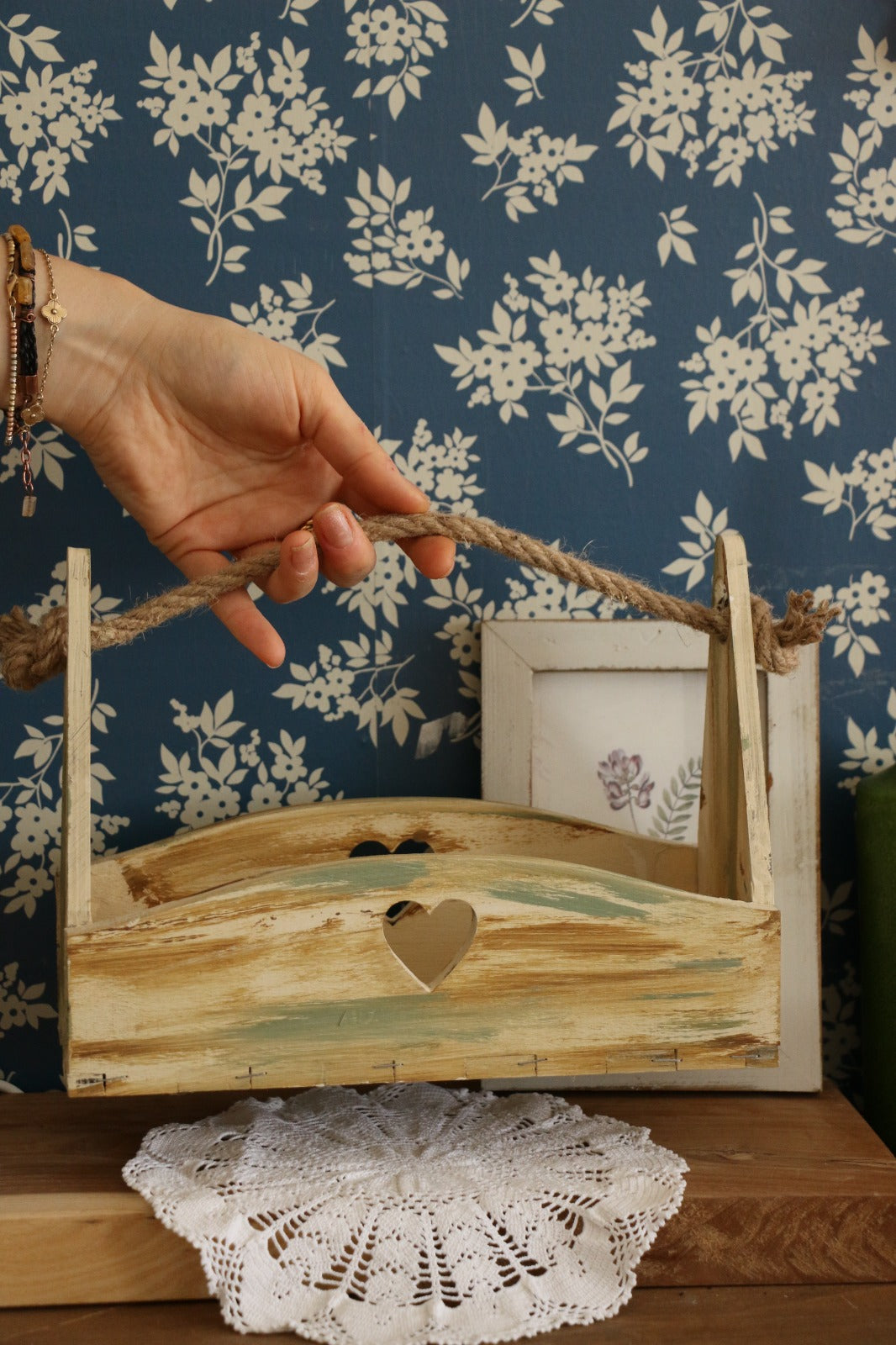 Vintage Dekoratif Ahşap Kutu - Halat Askılı Oyma Desenli Ahşap Organizer