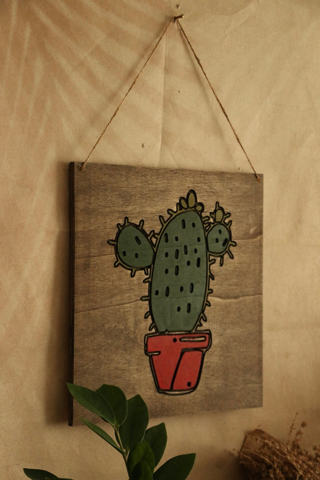 Hoyatap El Boyama Ahşap Oyma Desenli Kaktüslü Rustik Tablo