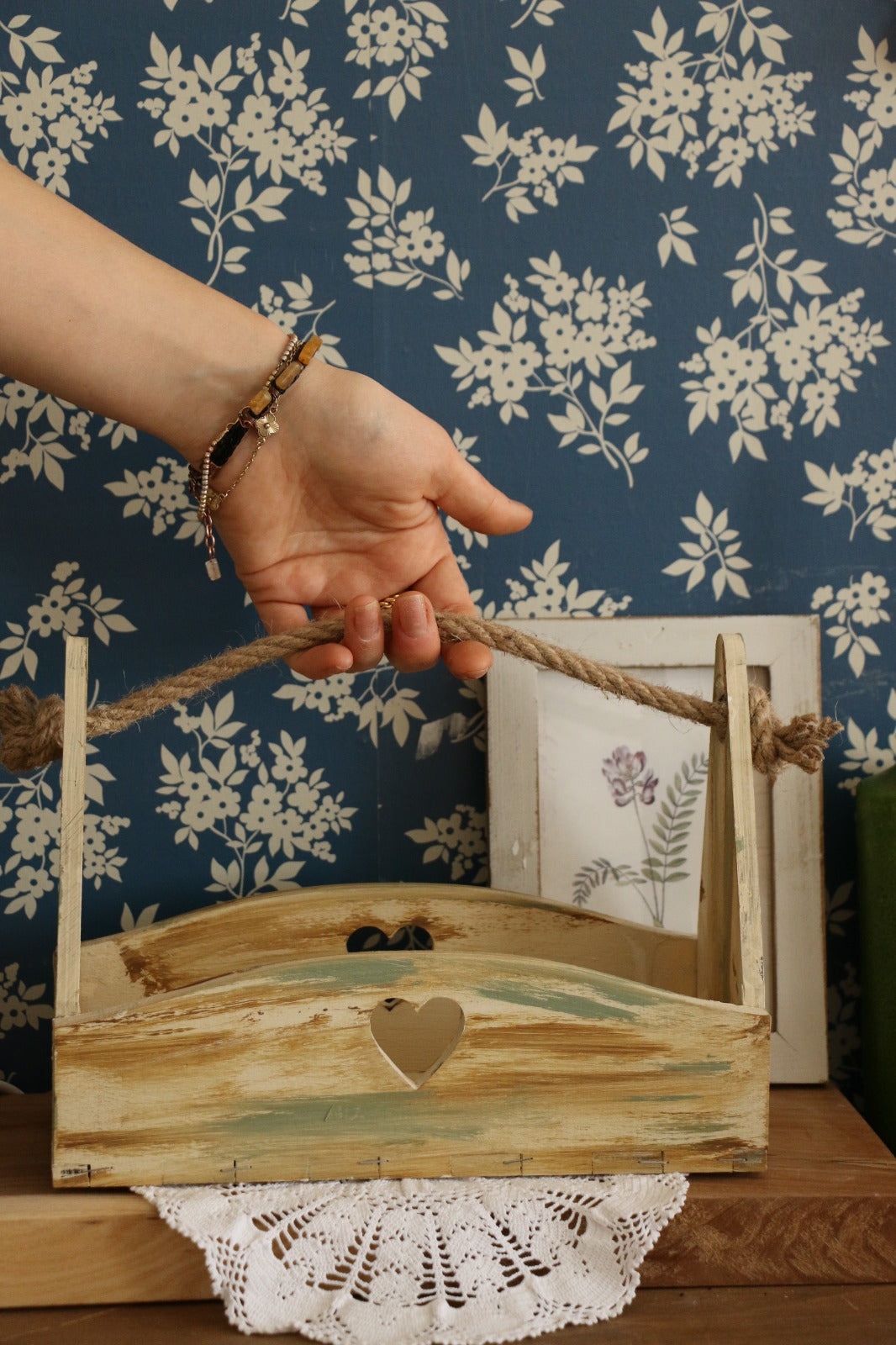 Vintage Dekoratif Ahşap Kutu - Halat Askılı Oyma Desenli Ahşap Organizer