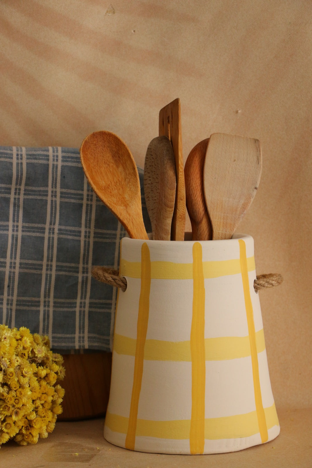 Büyük Boy Hasır Kulp Detaylı Çizgili El Yapımı Dekoratif Vazo & Kaşıklık