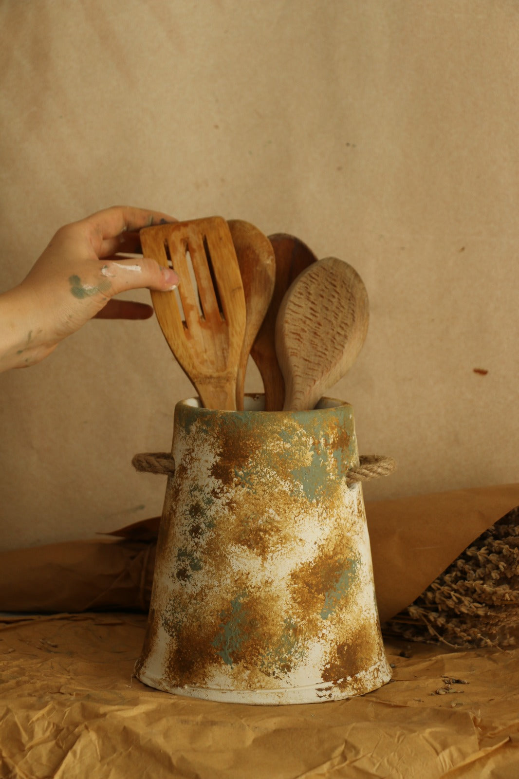 Eskitme Büyük Boy Hasır Kulp Detaylı El Yapımı Dekoratif Vazo & Kaşıklık