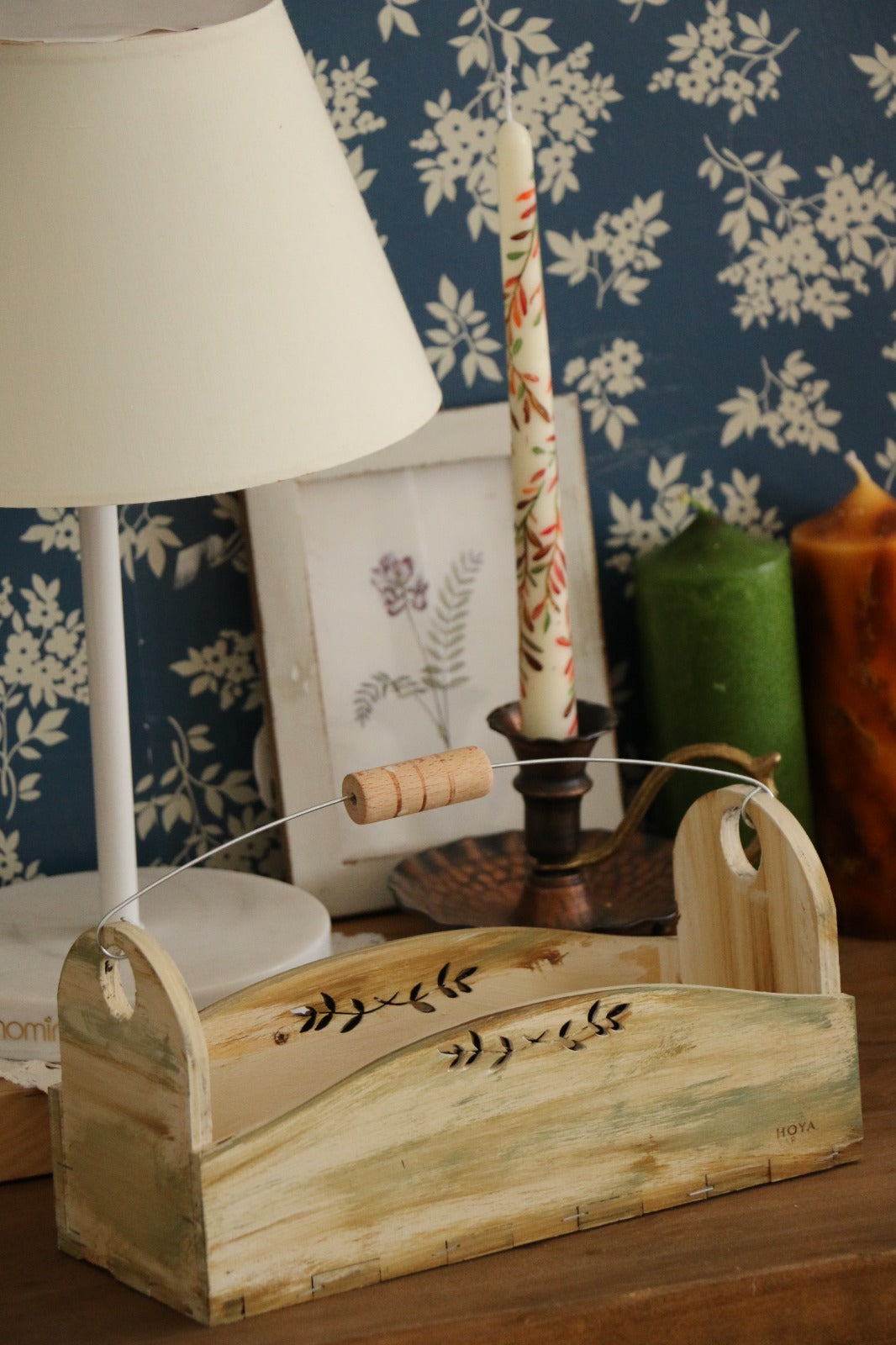 Vintage Dekoratif Ahşap Kutu -Çelik Askılı Oyma Desenli Ahşap Organizer