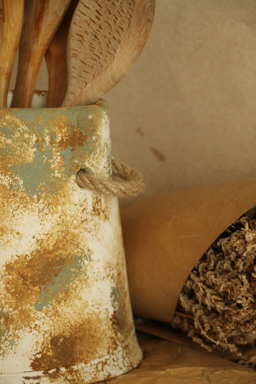 Eskitme Büyük Boy Hasır Kulp Detaylı El Yapımı Dekoratif Vazo & Kaşıklık