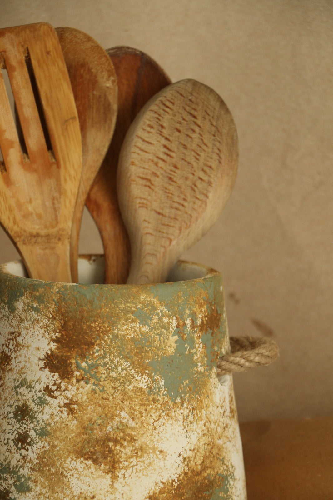 Eskitme Büyük Boy Hasır Kulp Detaylı El Yapımı Dekoratif Vazo & Kaşıklık