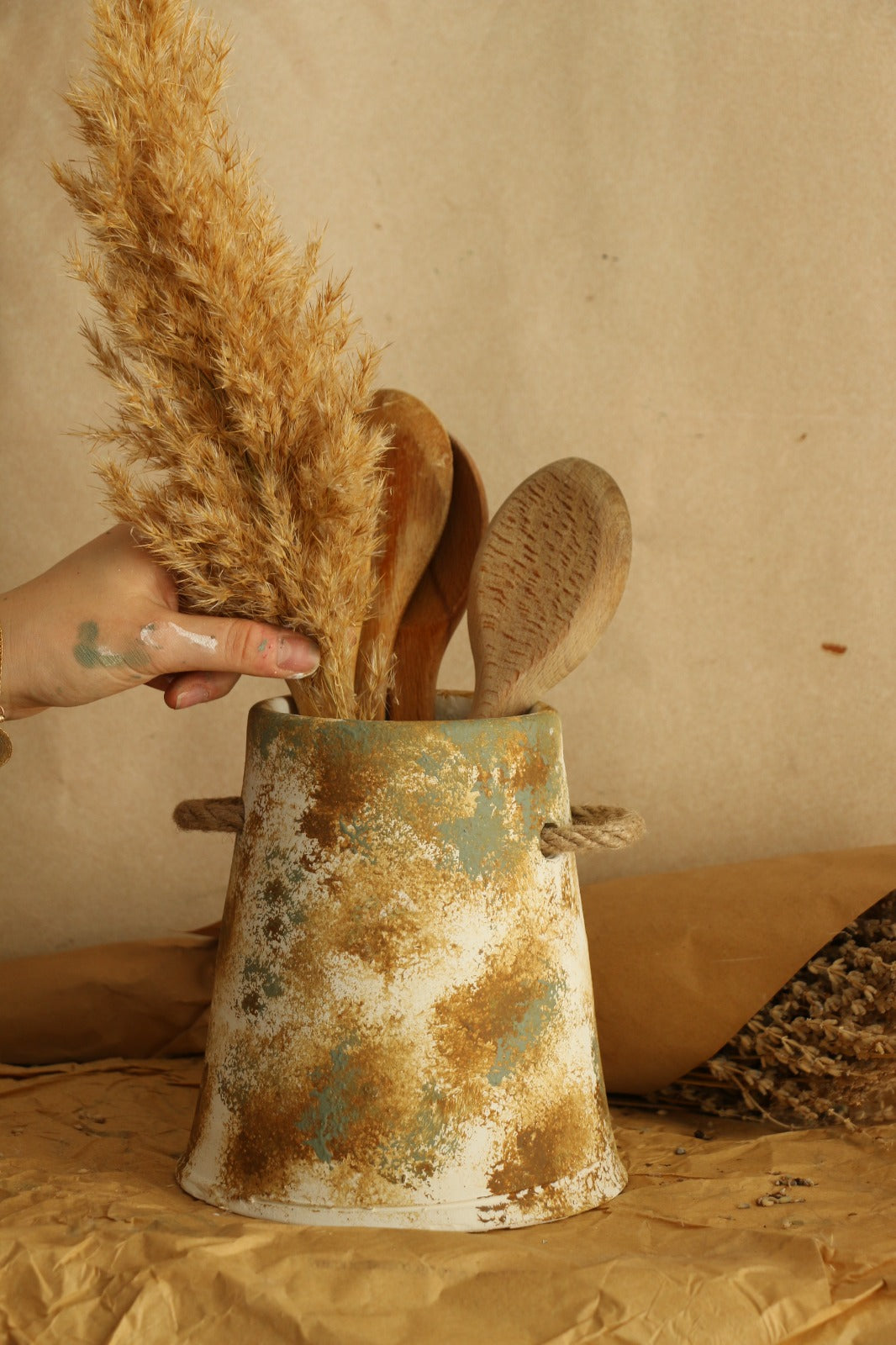 Eskitme Büyük Boy Hasır Kulp Detaylı El Yapımı Dekoratif Vazo & Kaşıklık