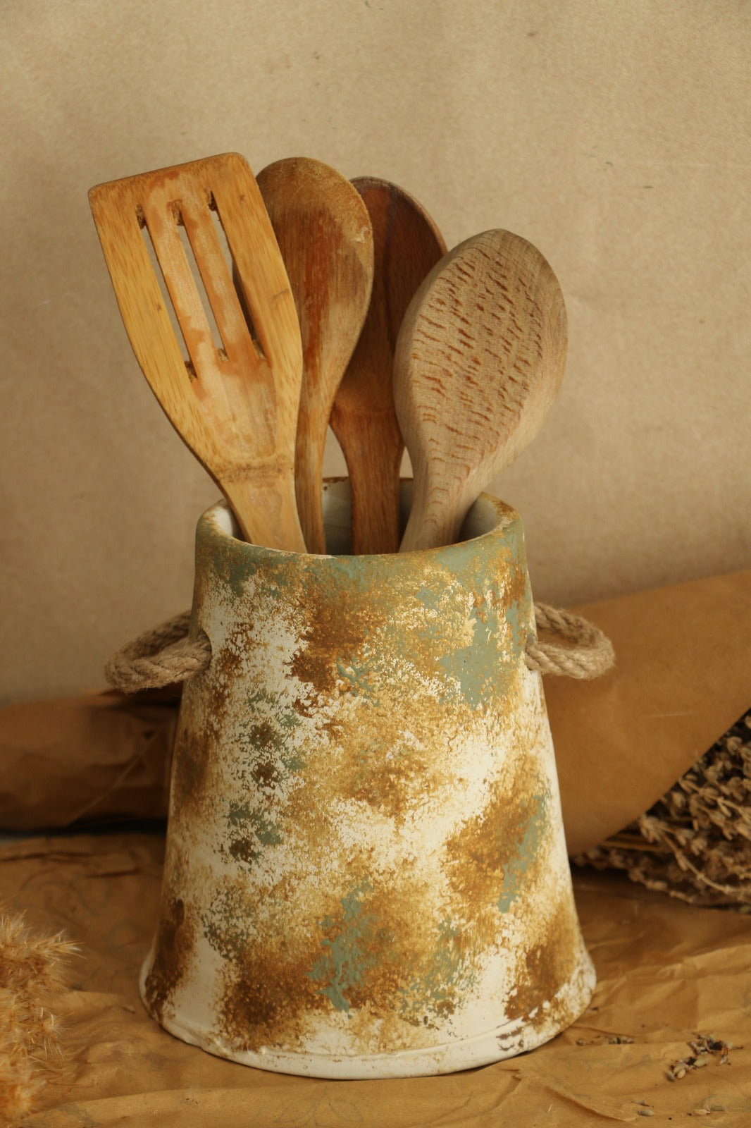 Eskitme Büyük Boy Hasır Kulp Detaylı El Yapımı Dekoratif Vazo & Kaşıklık