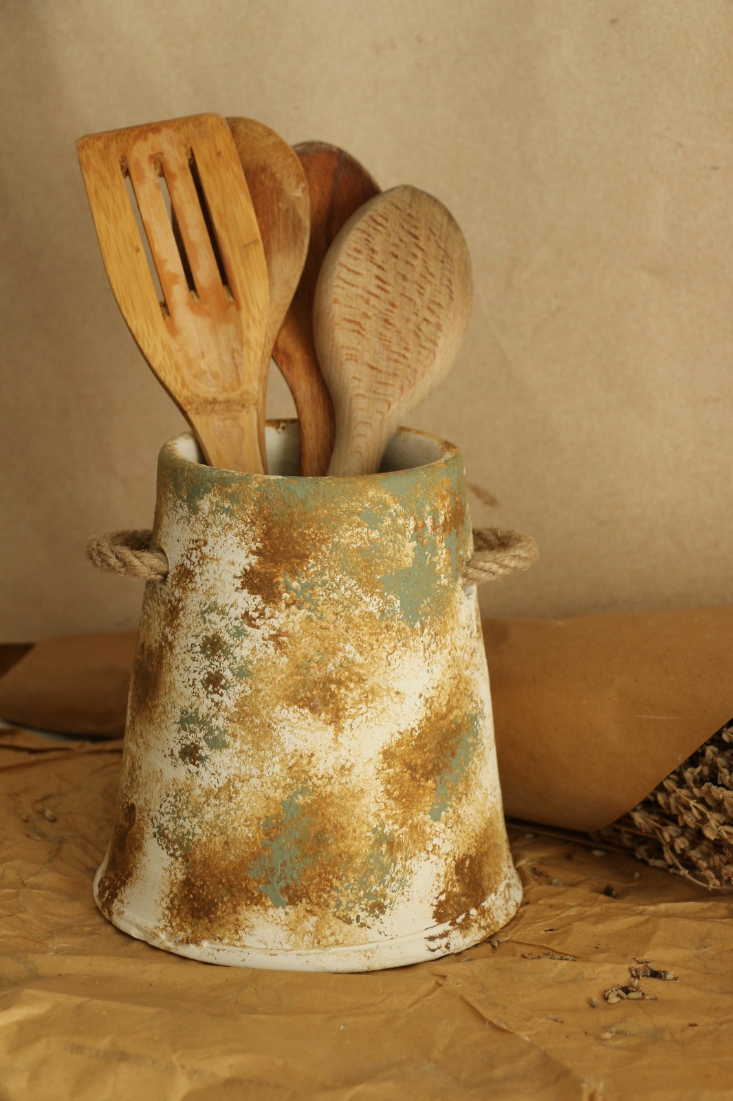 Eskitme Büyük Boy Hasır Kulp Detaylı El Yapımı Dekoratif Vazo & Kaşıklık