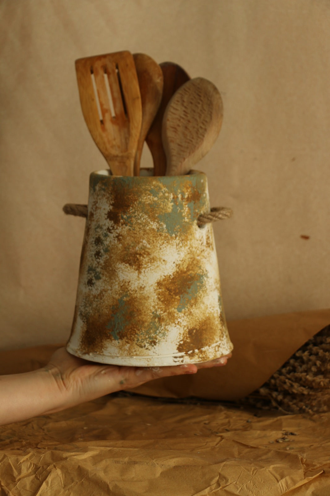 Eskitme Büyük Boy Hasır Kulp Detaylı El Yapımı Dekoratif Vazo & Kaşıklık