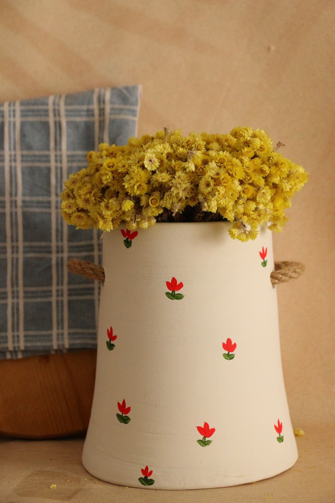 Büyük Boy Hasır Kulp Detaylı Çiçekli El Yapımı Dekoratif Vazo & Kaşıklık