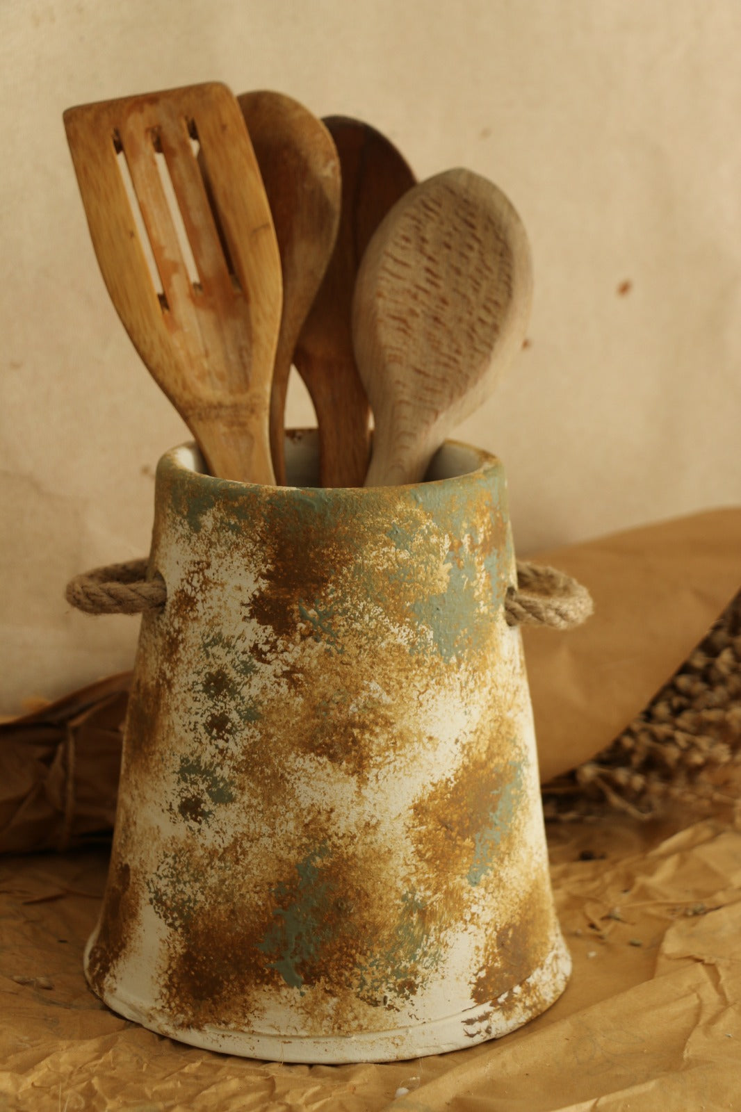 Eskitme Büyük Boy Hasır Kulp Detaylı El Yapımı Dekoratif Vazo & Kaşıklık