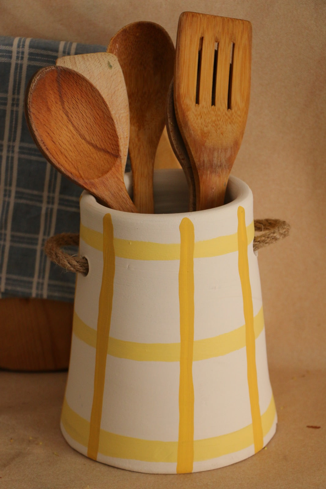 Büyük Boy Hasır Kulp Detaylı Çizgili El Yapımı Dekoratif Vazo & Kaşıklık