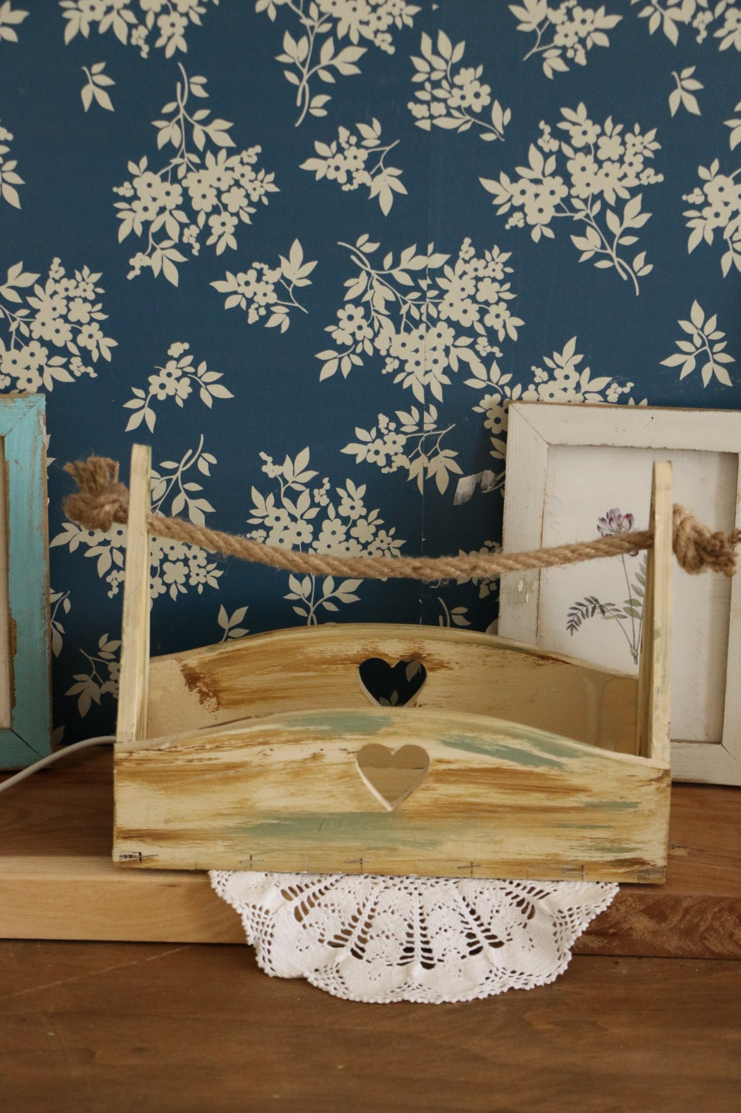 Vintage Dekoratif Ahşap Kutu - Halat Askılı Oyma Desenli Ahşap Organizer