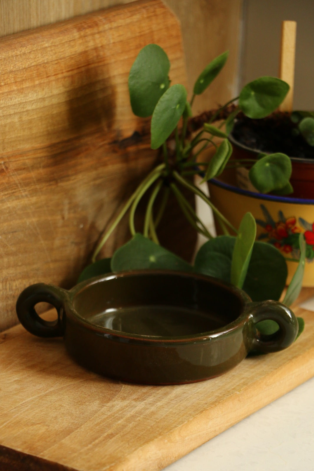 El Yapımı Dekoratif Kulplu Haki Renk Kase -Mezelik